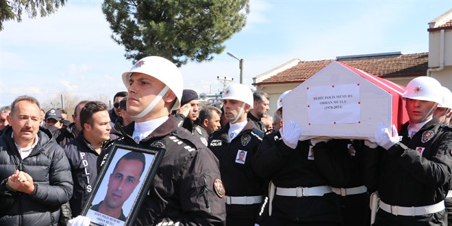 Kaçan sürücünün çarpması sonucu şehit olan polis için tören