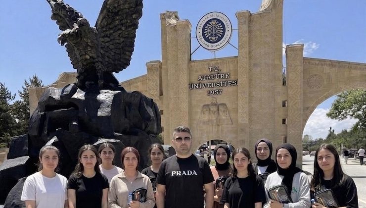 Erzurumlu iş insanı Ferit Kaya 10 depremzede öğrencinin sınav heyecanına ortak oldu