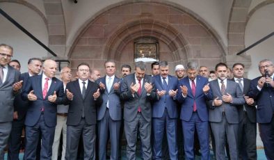 Fetih Camii restorasyonun ardından ibadete açıldı