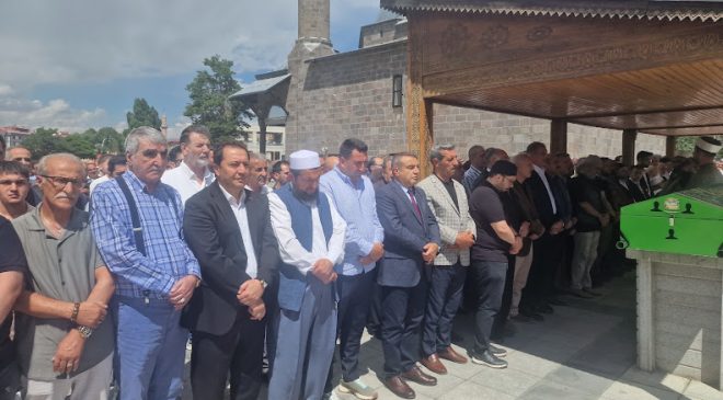 Öztürk Akkök dualarla son yolculuğuna uğurlandı